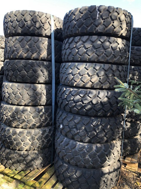 Michelin 14.00R20 XZL tyres on rims