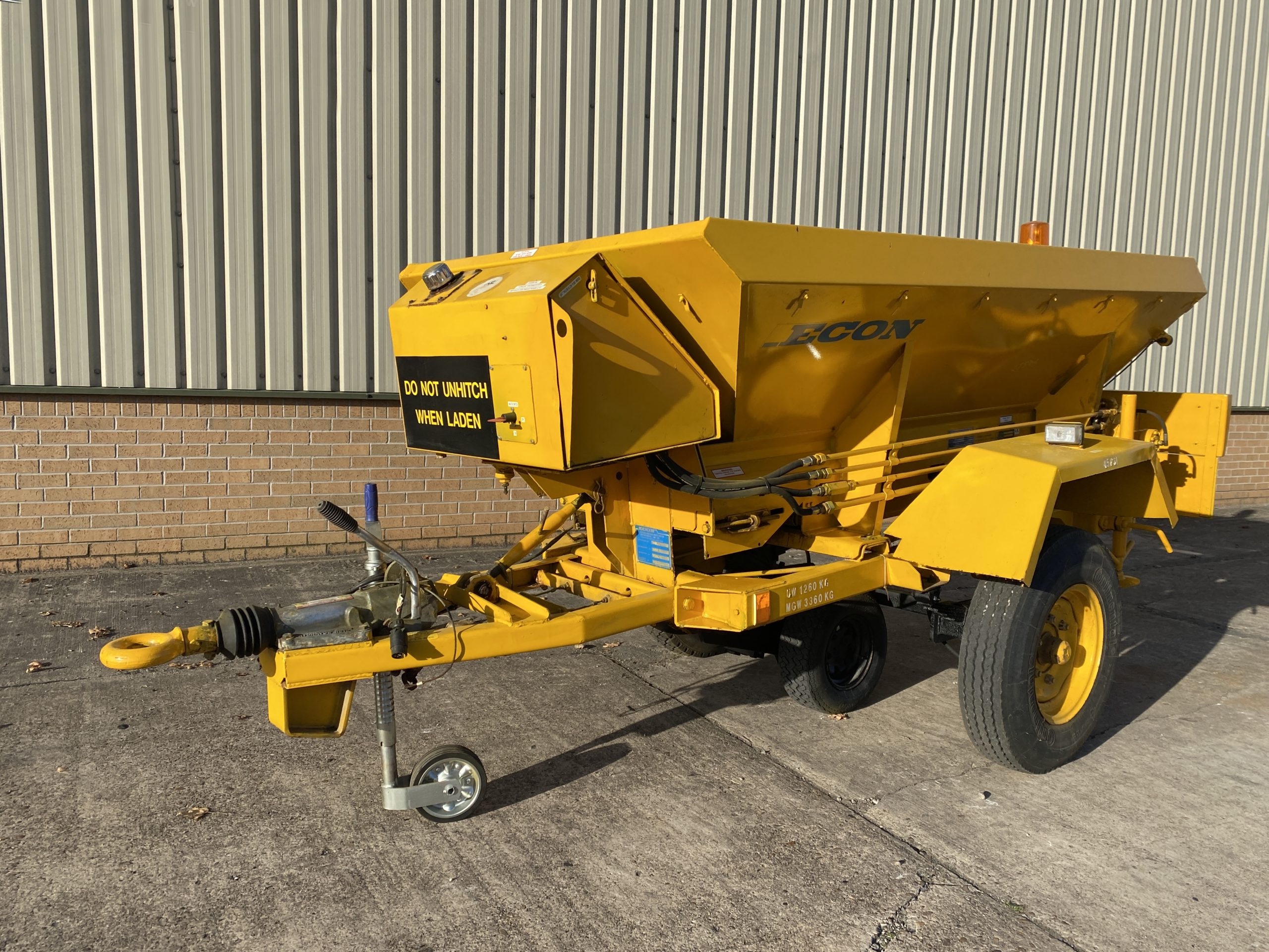 military vehicles for sale - Econ towed gritter trailer